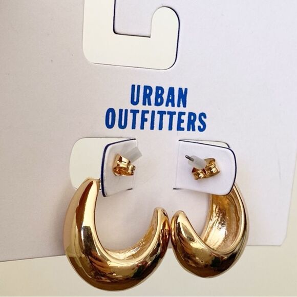 Urban Outfitters Oversized Chunky Crescent Gold Plated Lightweight Earrings - Picture 1 of 4